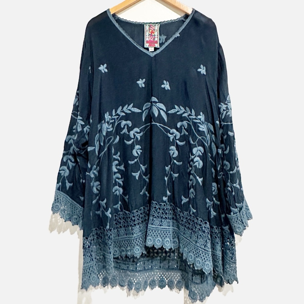 Johnny Was‎ Teyanna Navy Floral Embroidered Blouse Size Small